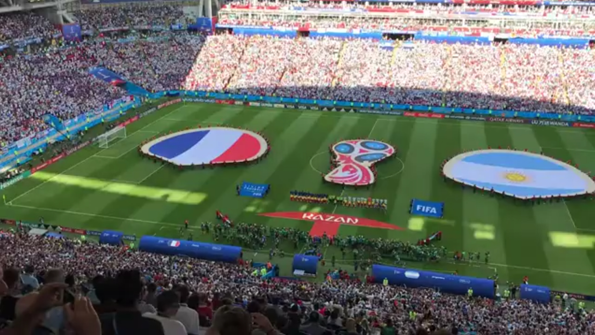 球迷们欣