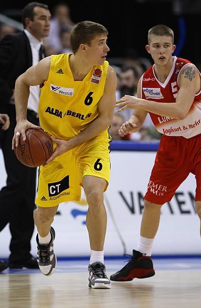 以及继续在 以及继续在