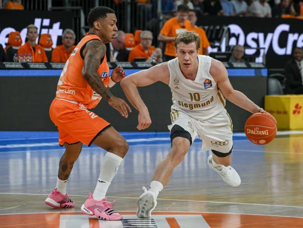 辽宁队凭借 辽宁队凭借